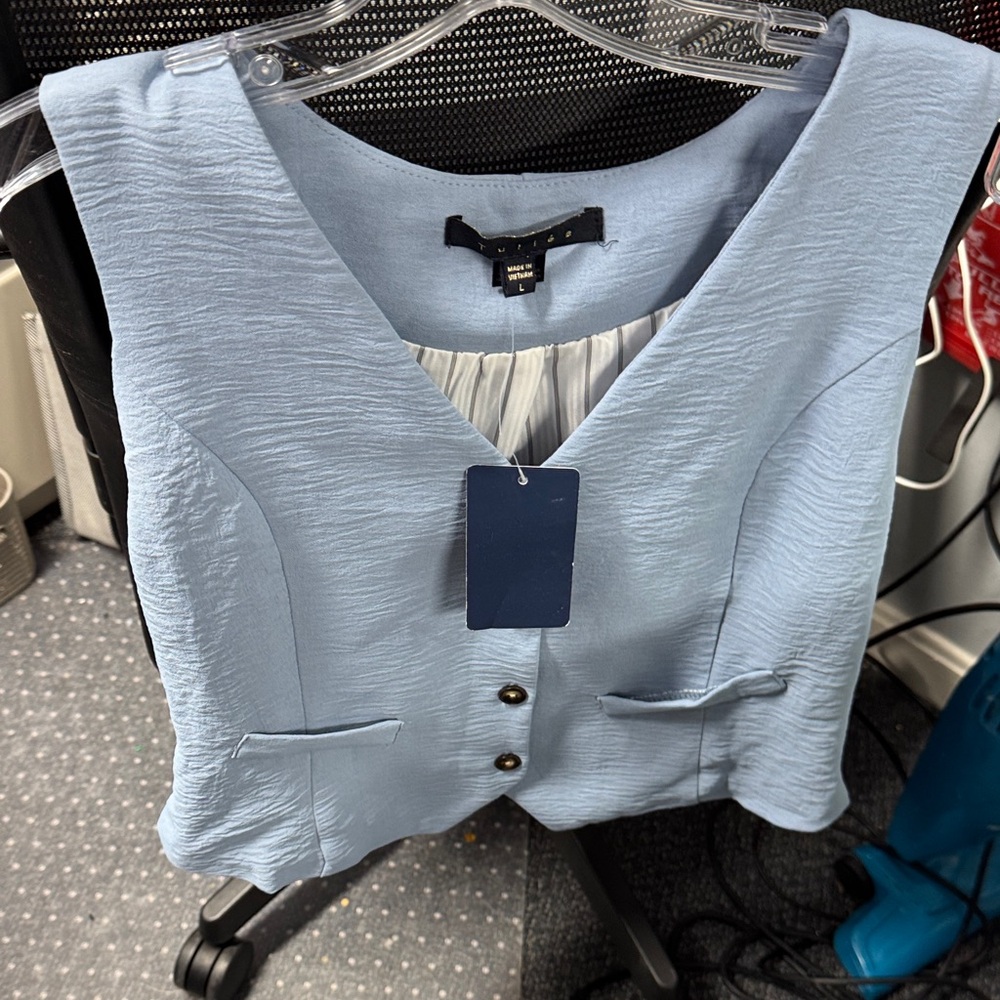 Tullea vest L // 030820